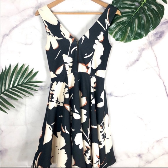 Anthropologie/ MAEVE Fit & Flare Floral Dress - Picture 4 of 4